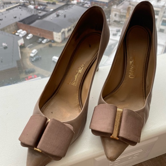 FERRAGAMO women’s low heeled pump bow! - Picture 2 of 5